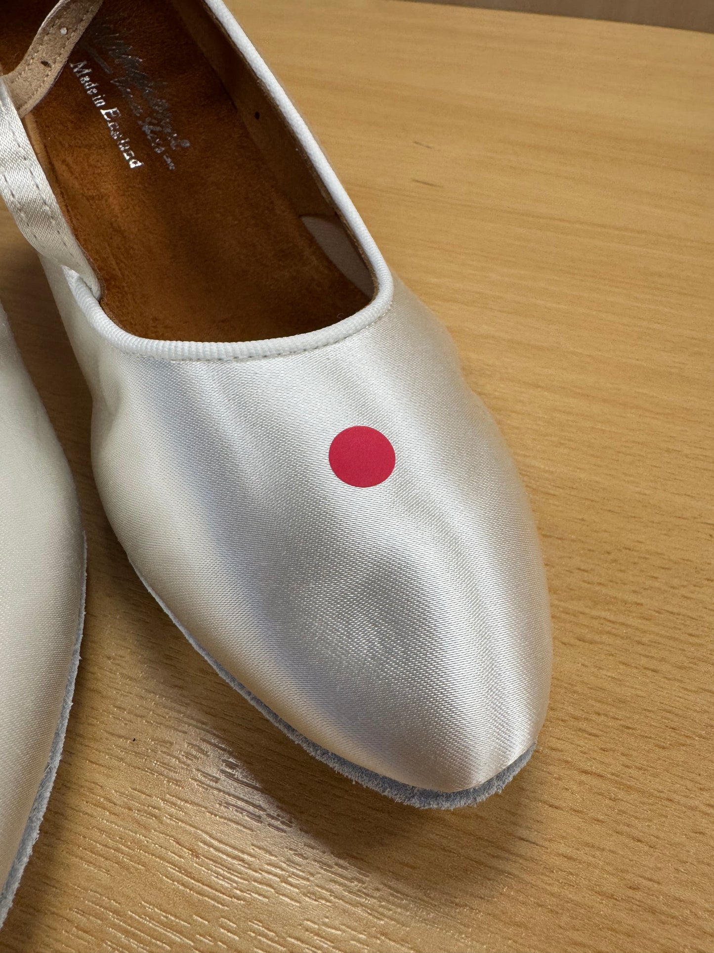 ICS RoundToe SingleStrap - White Satin - Size 7 - Regular