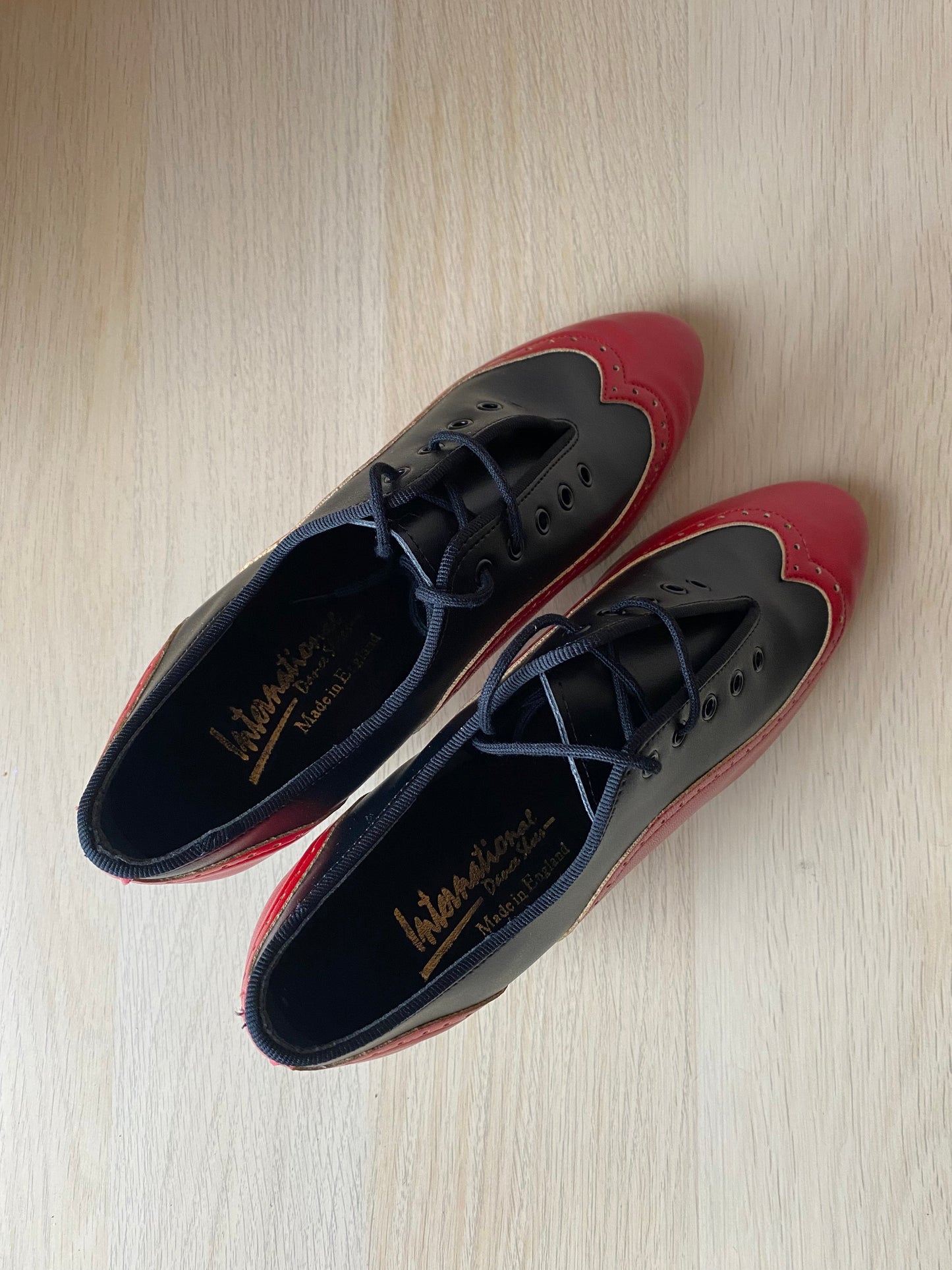 SAMPLE: Ladies Brogue - Red/Black NotCalf (Size 4)