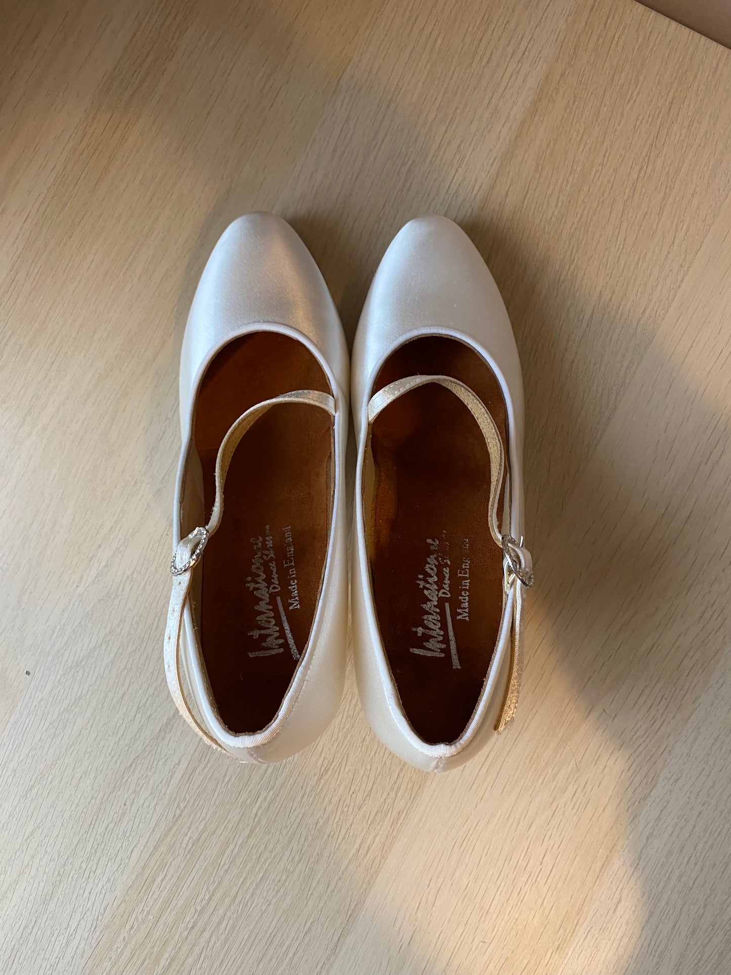 ICS RoundToe SingleStrap - White Satin - Size 5 - Regular