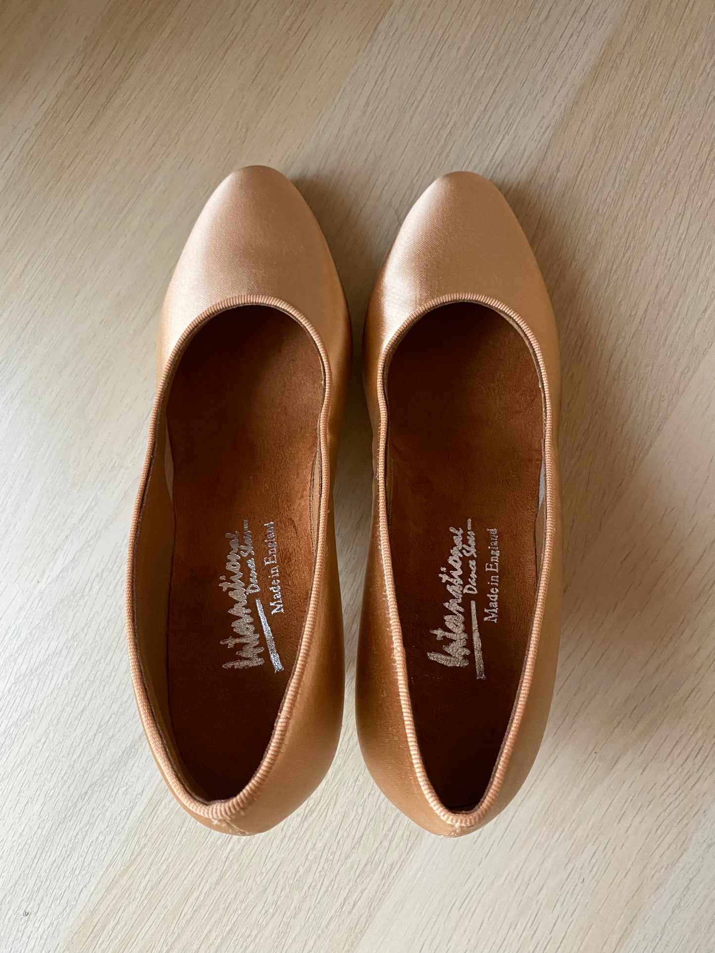 ICS RoundToe - Peach Satin - Size 5.5 - Regular