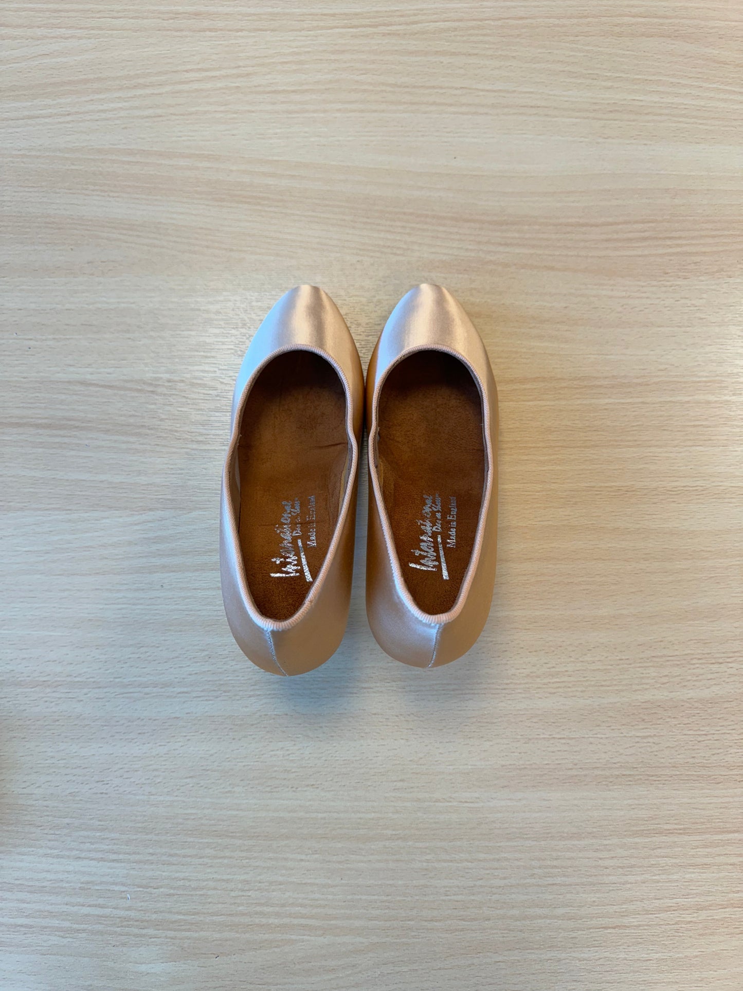 ICS RoundToe - Peach Satin (Size 3.5XW)