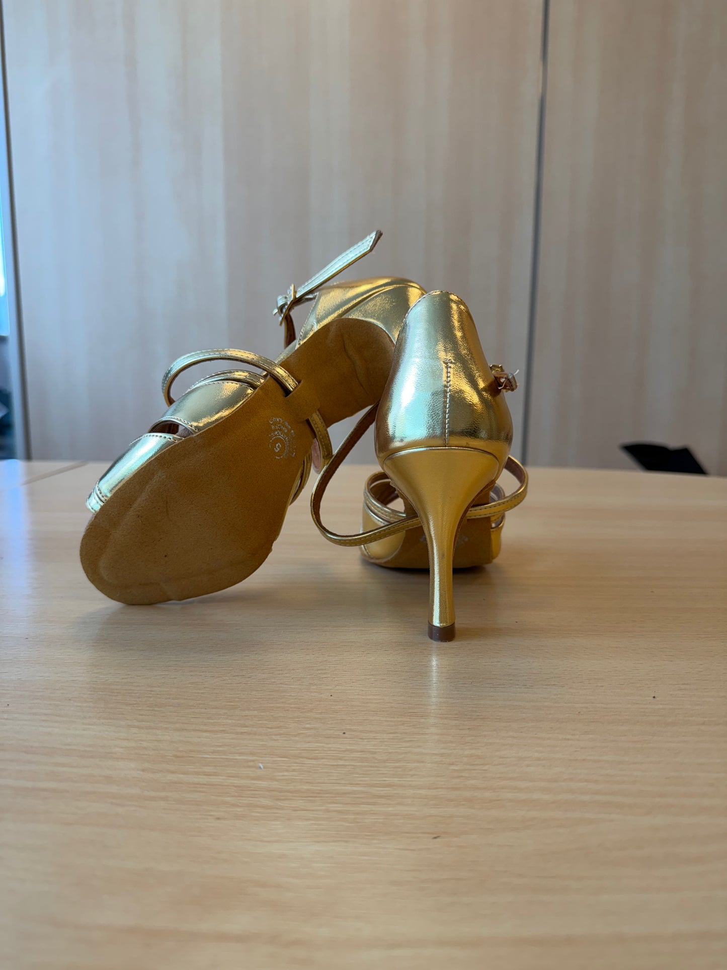 Mia - Gold NotCalf - Size 5 - Regular (Vegan)