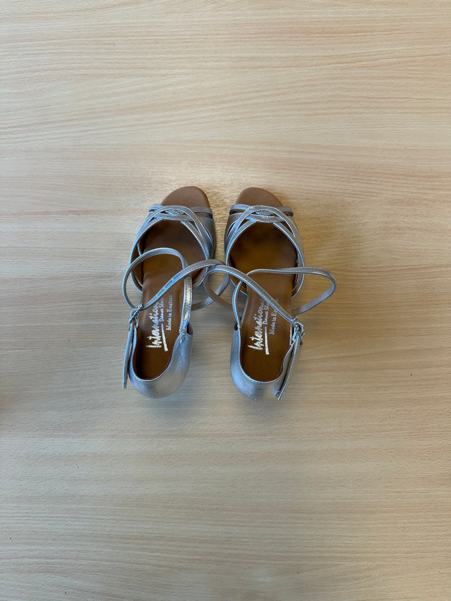 Mia - Silver NotCalf - Size 5.5 - Wide