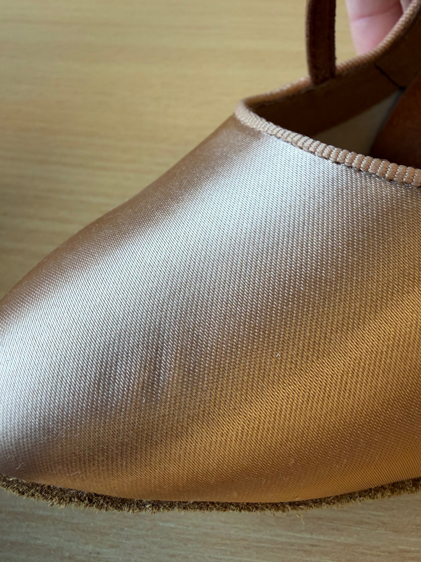 ICS RoundToe SingleStrap - Peach Satin - Size 5.5 - Wide