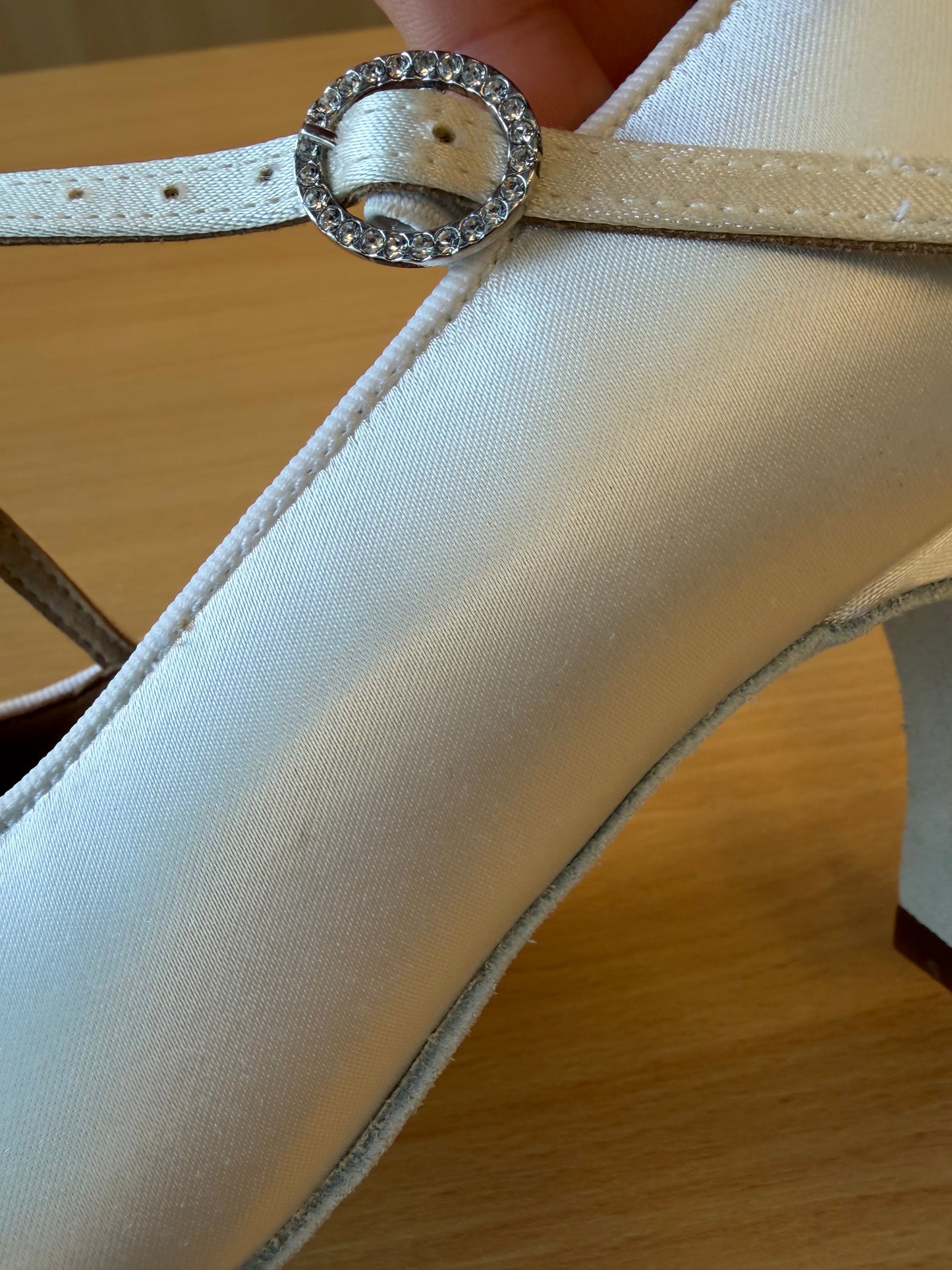 ICS RoundToe SingleStrap - White Satin - Size 6 - Regular