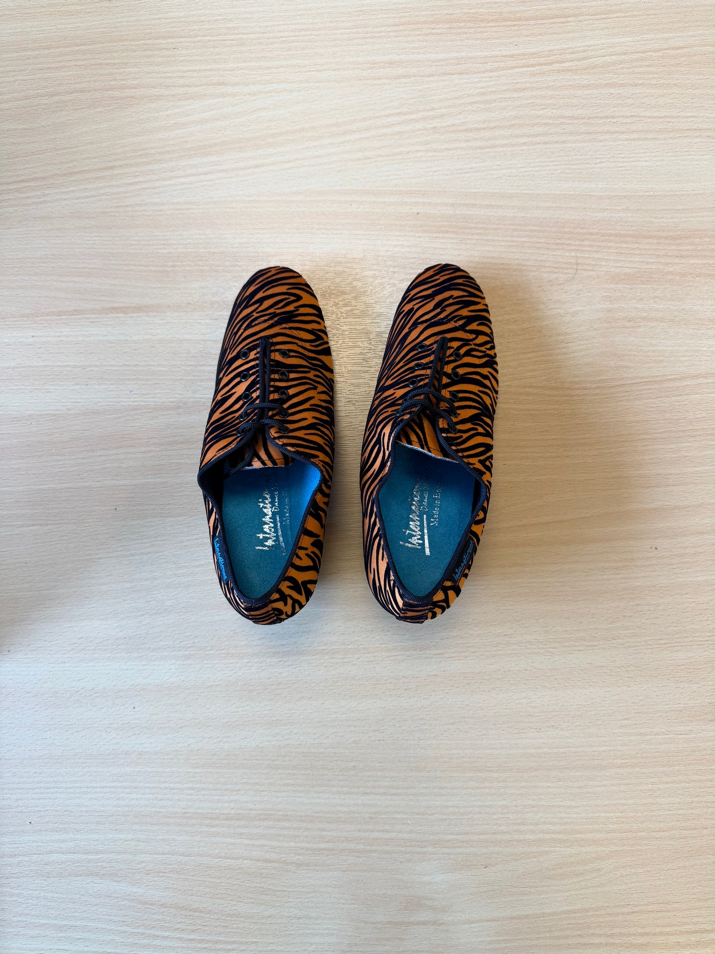 Heather Split-Sole - Tiger Print - Size 4.5 - Regular