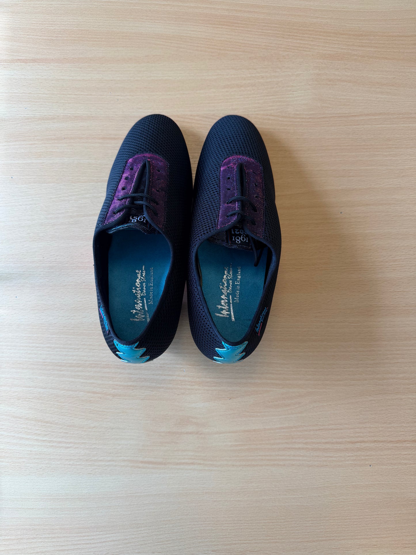 Artiste Split-Sole - 8121 - Size 7.5 - Regular