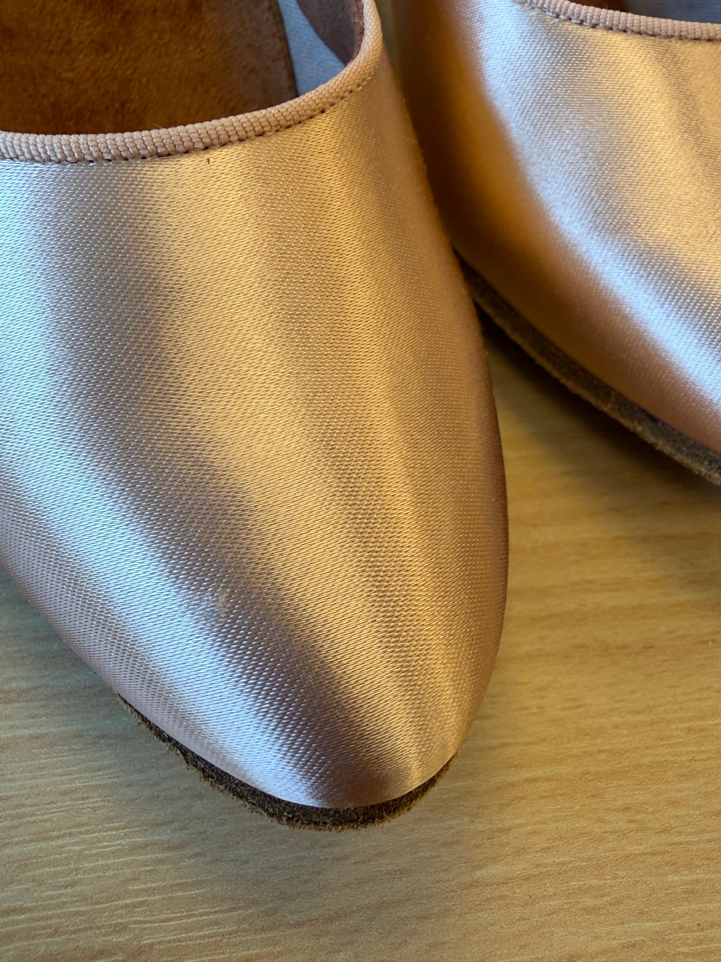 ICS RoundToe - Peach Satin - Size 6.5 - Regular