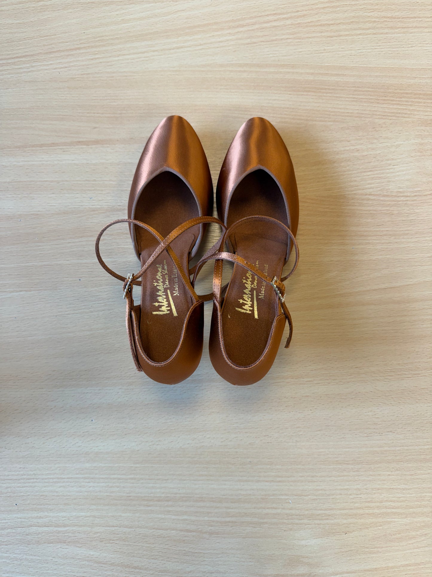 American Smooth - Tan Satin - Size 6.5 - Narrow