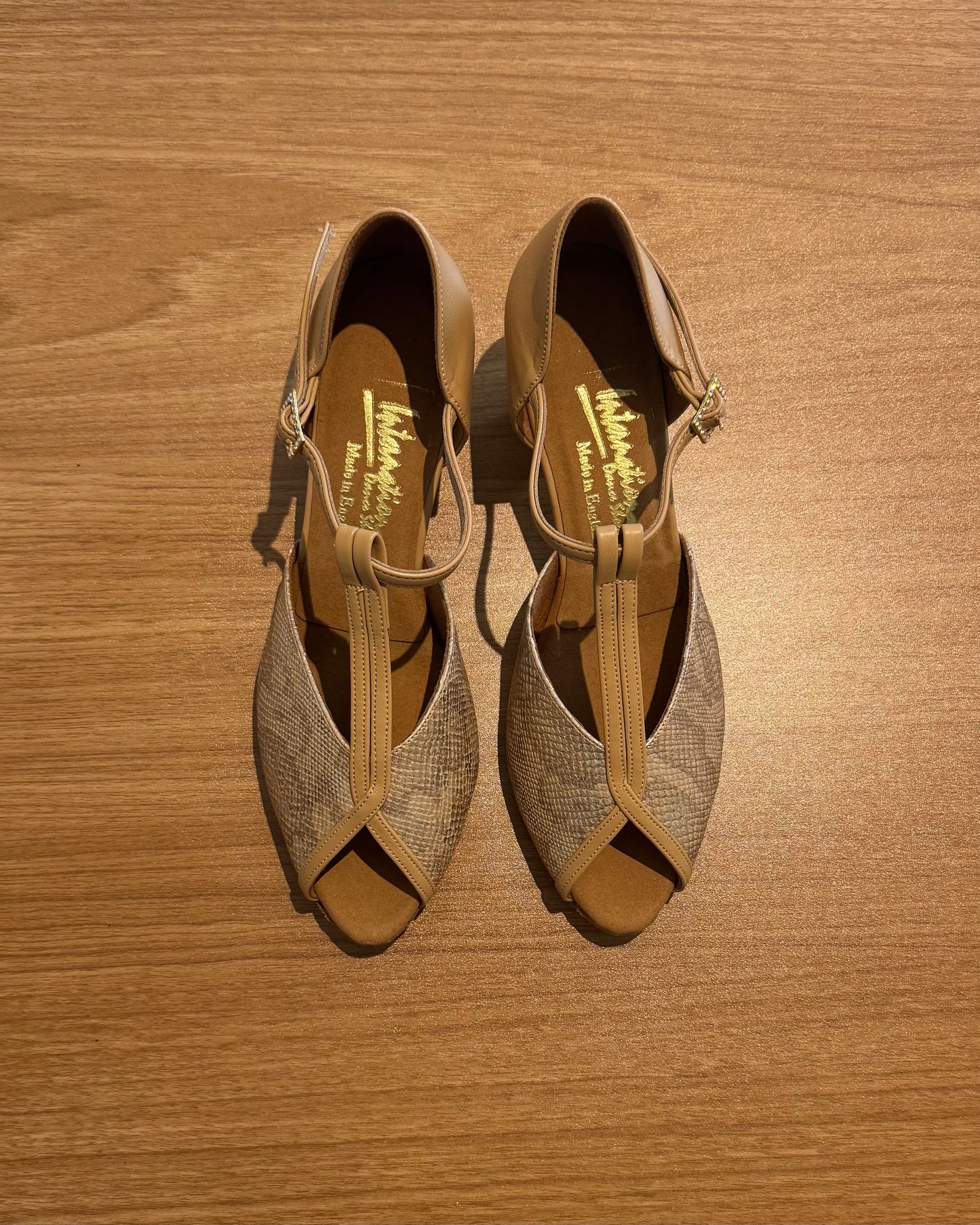 Vienna - Beige/BeigeSnake - Size 5.5 - Wide