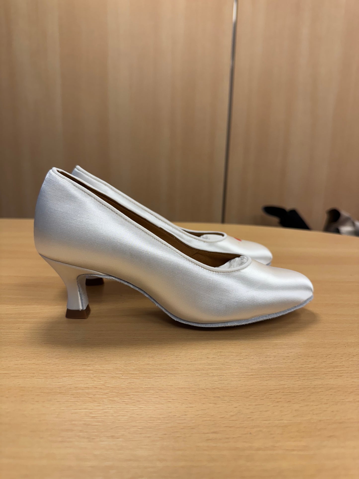 ICS RoundToe - White Satin - Size 4.5 - Regular