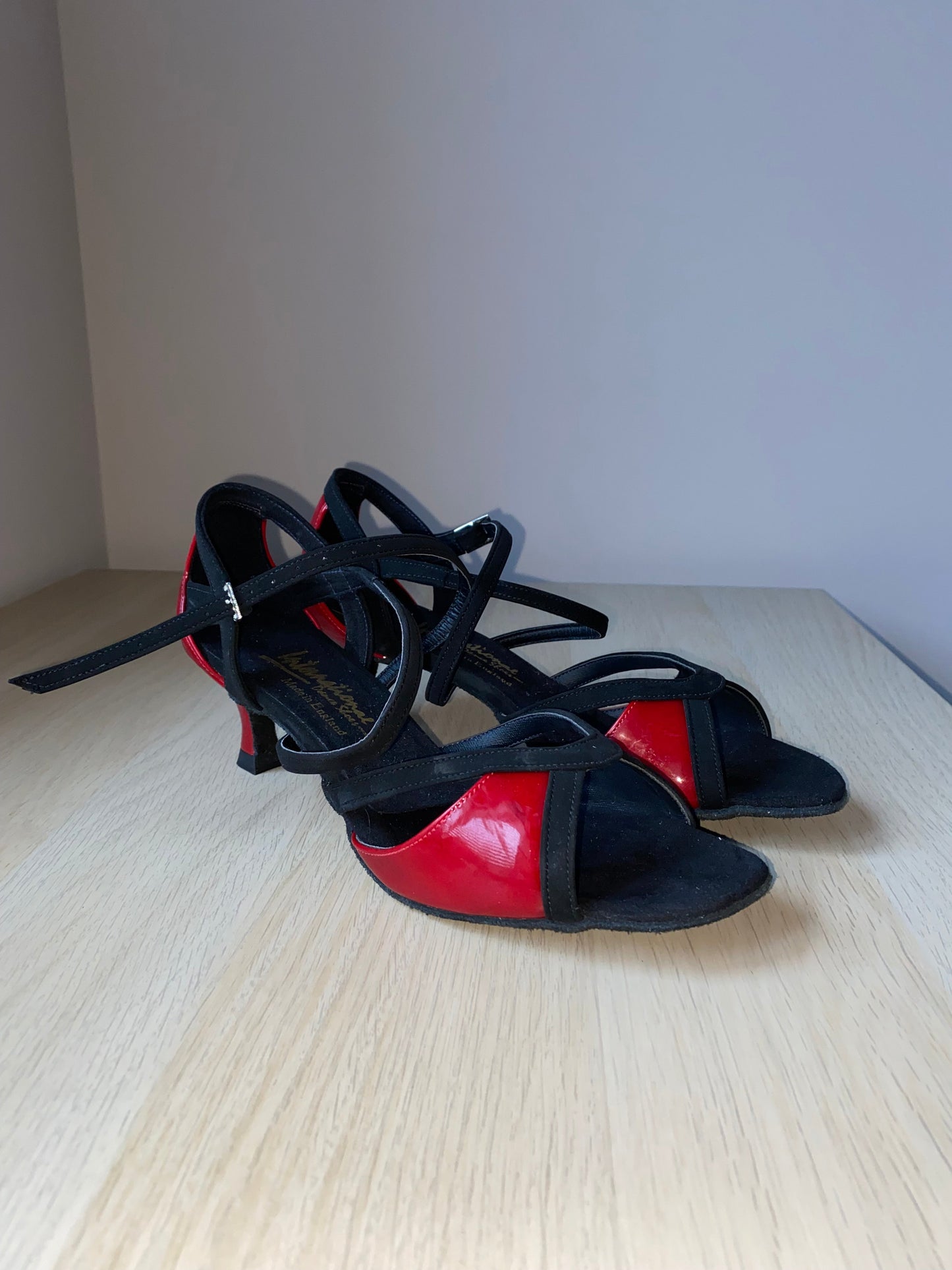 Bianca Nubuck/Red Patent (Size 7.5N)