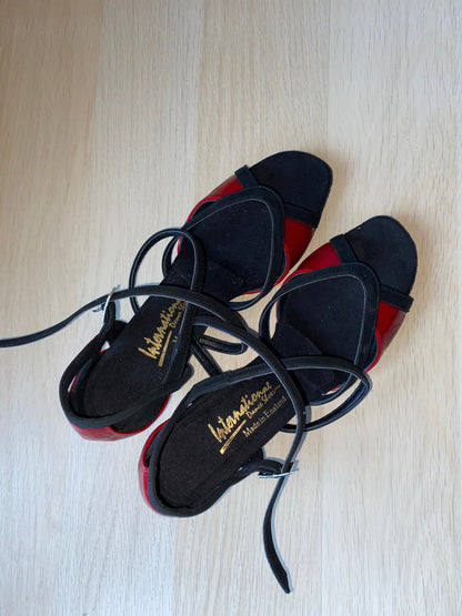 Bianca Nubuck/Red Patent (Size 7.5N)