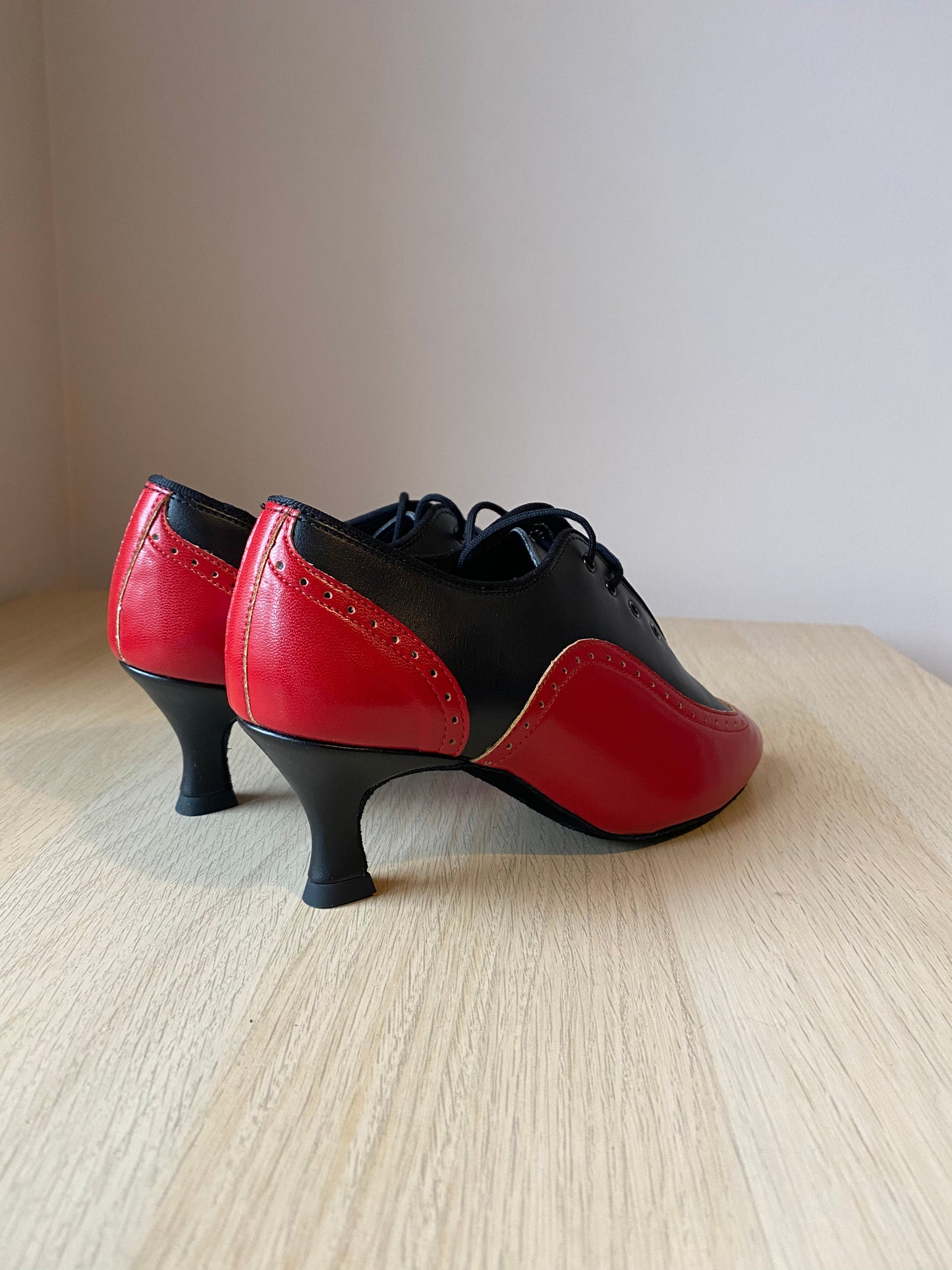 SAMPLE: Ladies Brogue - Red/Black NotCalf (Size 4)