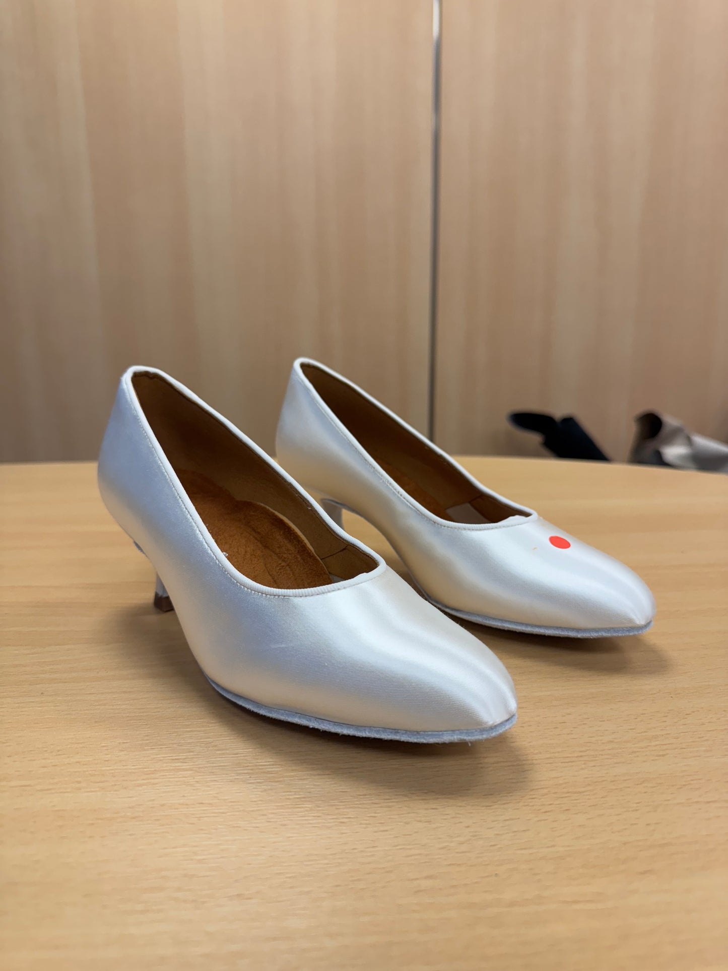 ICS RoundToe - White Satin - Size 4.5 - Regular