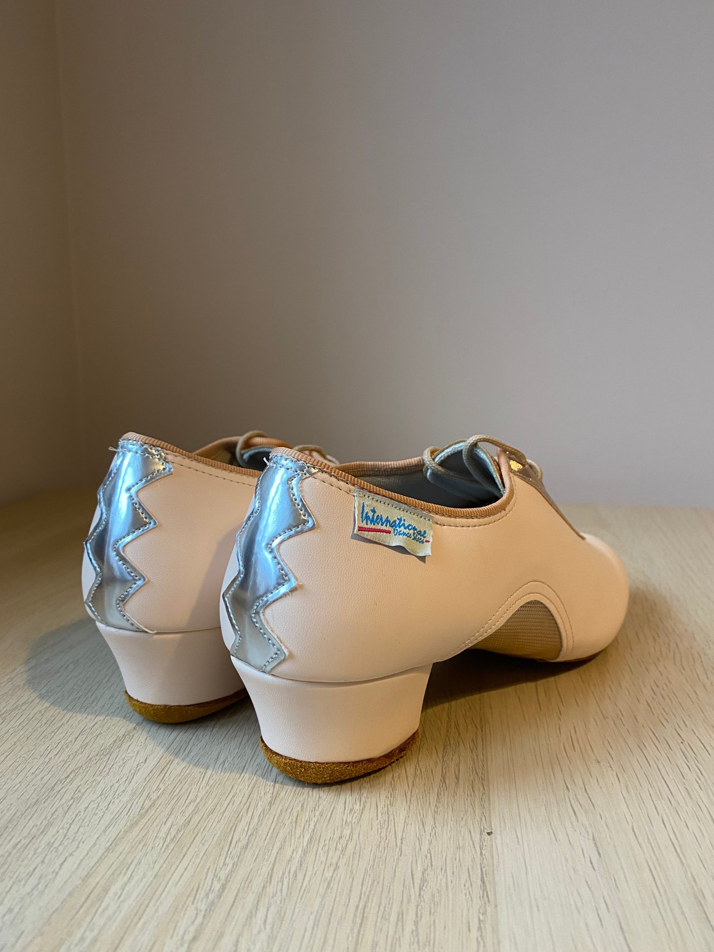 Artiste SS - Himalayan Rose (Size 5.5)