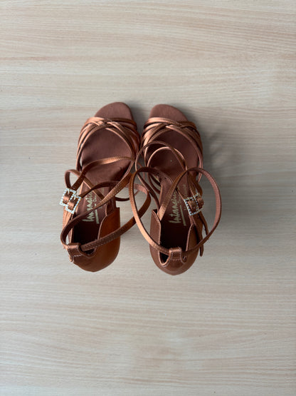 Emily - Tan Satin - Size 5 - Regular (Gold Glitter Soles)