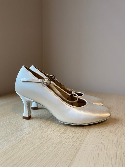 ICS RoundToe SingleStrap - White Satin - Size 5 - Regular