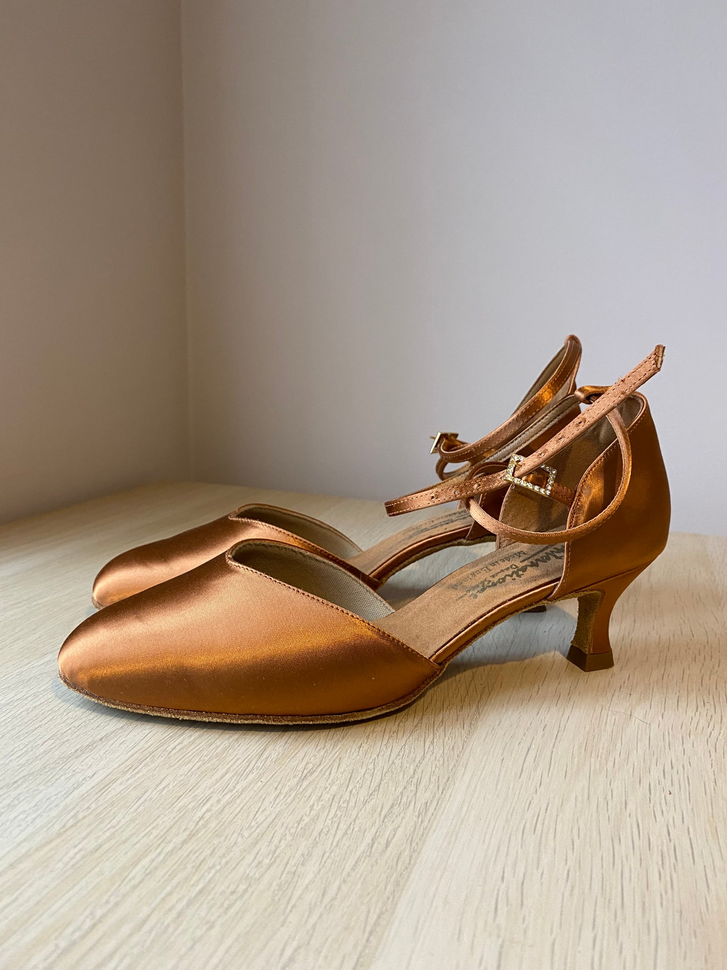 American Smooth - Tan Satin - Size 7 - Wide