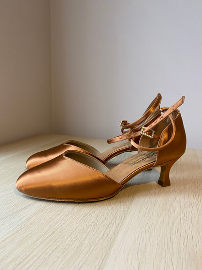 American Smooth - Tan Satin - Size 7 - Wide