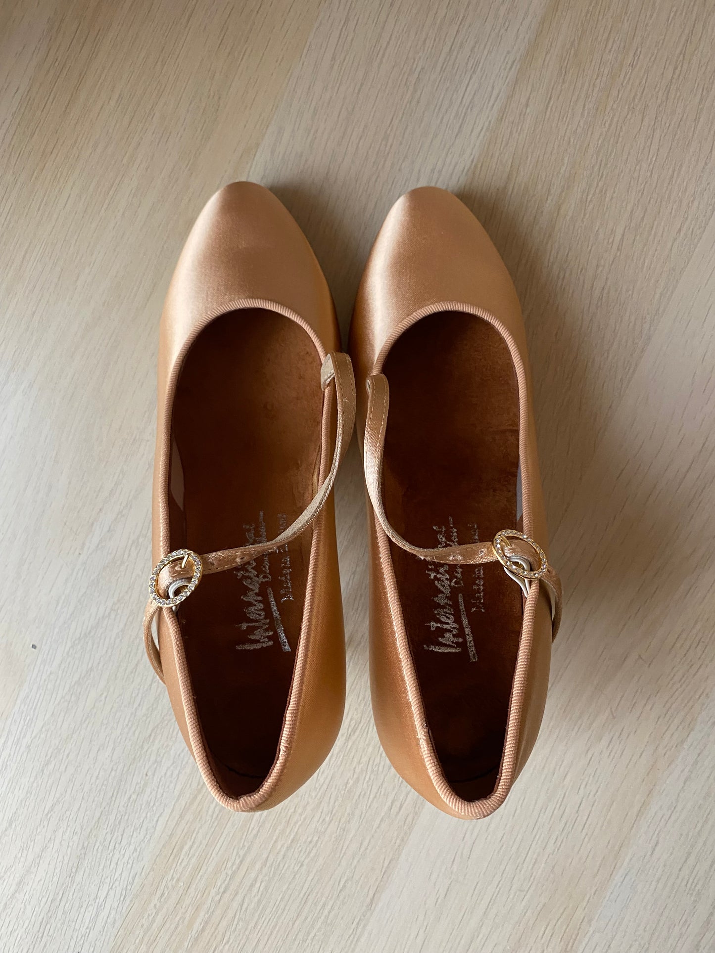 ICS RoundToe SingleStrap - Peach Satin - Size 5 - Regular (Vegan)