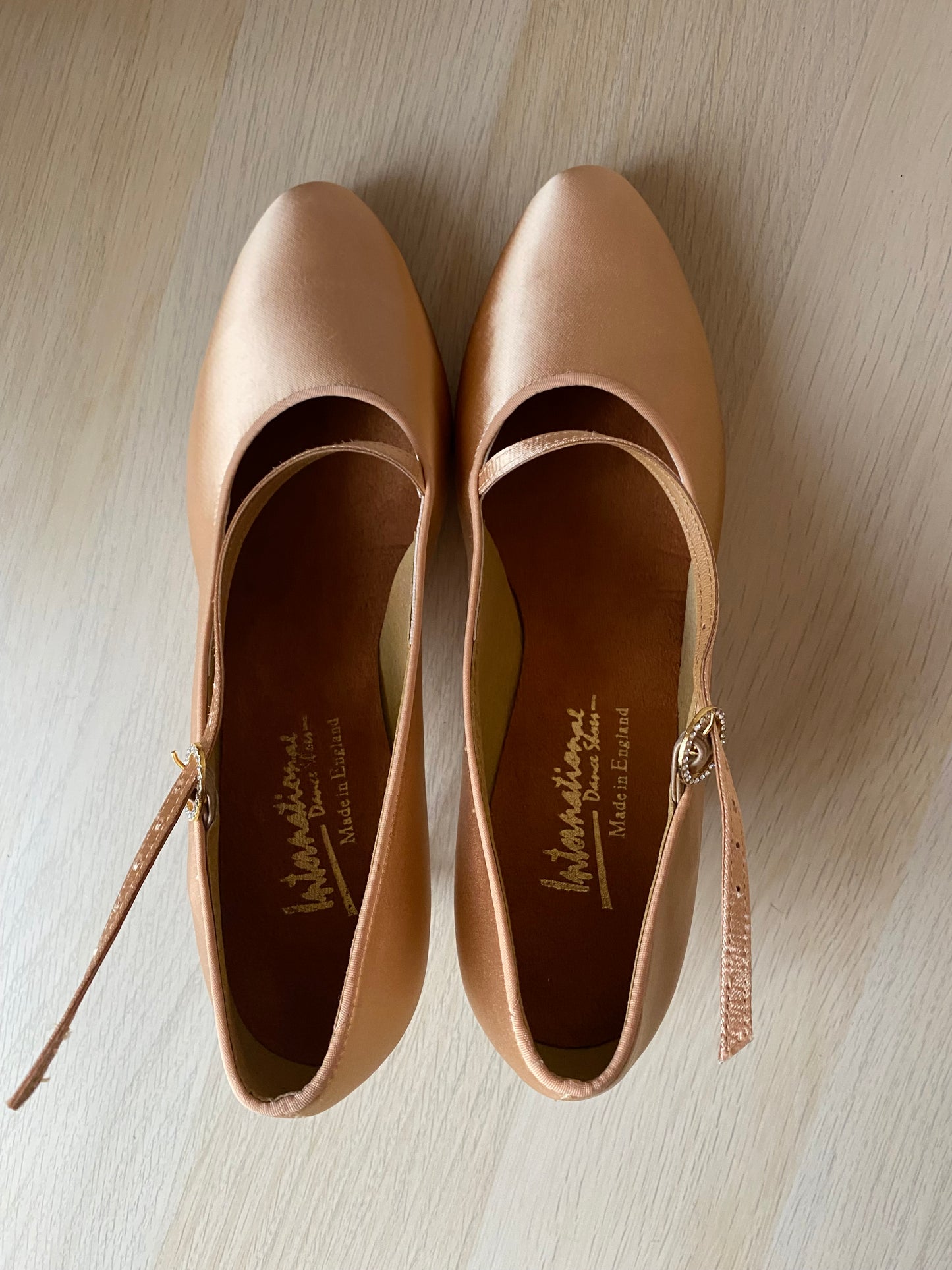 ICS RoundToe SingleStrap - Peach Satin - Size 7.5 - Regular