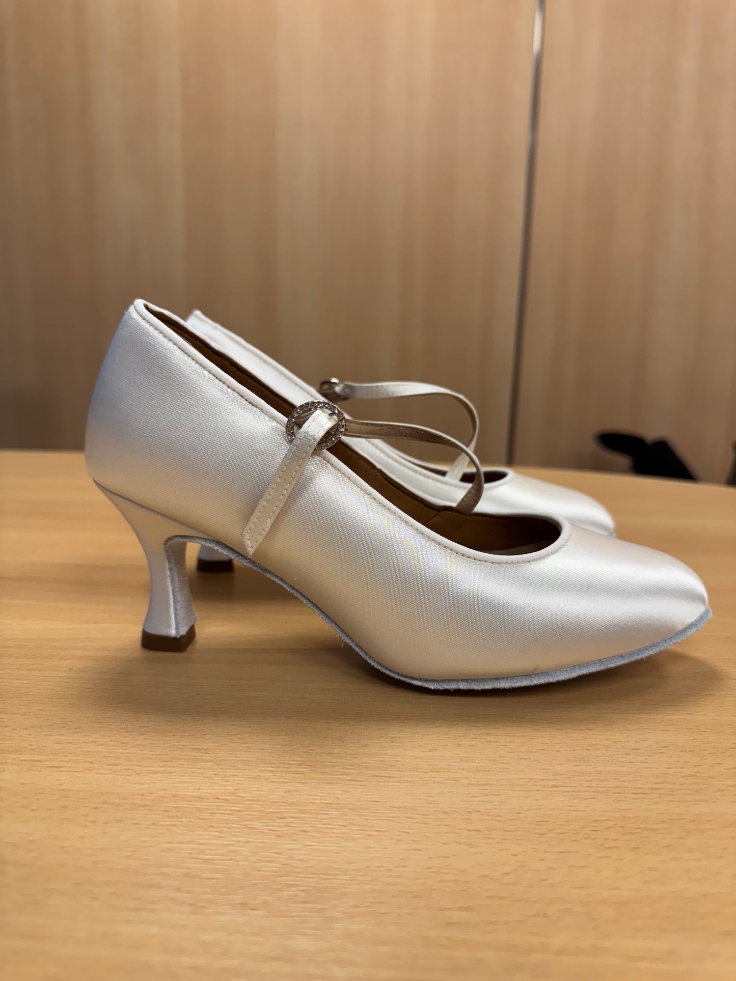 ICS RoundToe SingleStrap - White Satin - Size 6 - X Wide