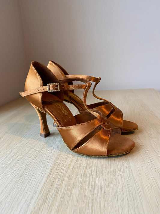 1018 - Tan Satin (Size 3.5)
