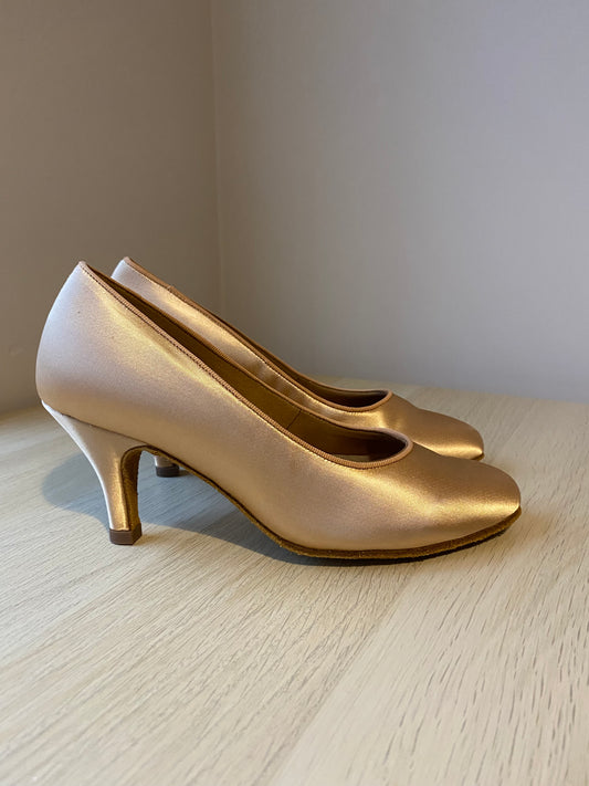 ICS RoundToe - Peach Satin - Size 5.5 - Regular