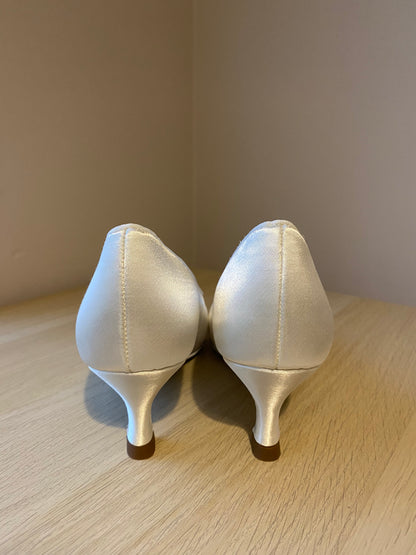 ICS RoundToe - White Satin - Size 4 - Regular