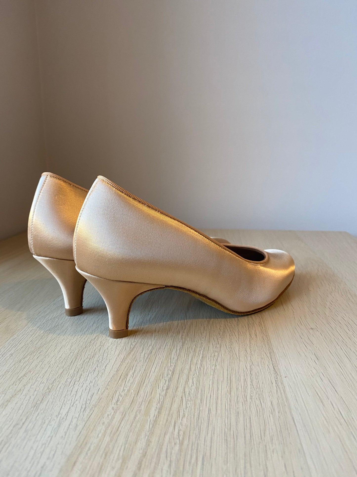 ICS RoundToe - Peach Satin (Size 6.5)