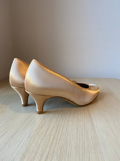 ICS RoundToe - Peach Satin (Size 6.5)