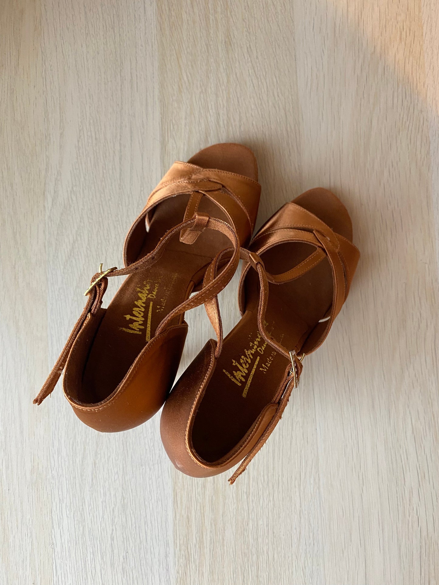 1018 - Tan Satin (Size 3.5)