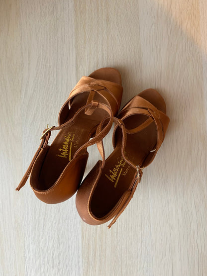 1018 - Tan Satin (Size 3.5)