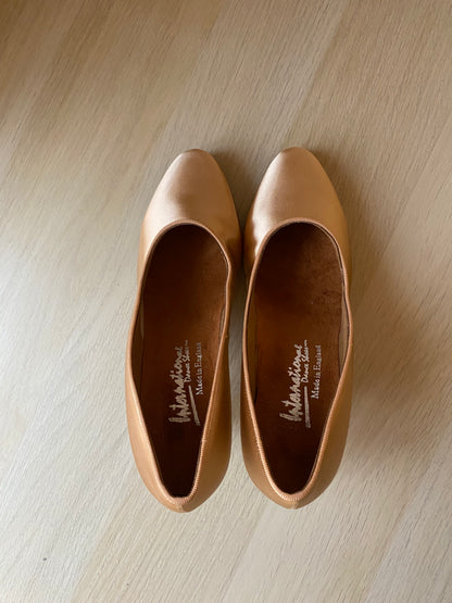 ICS RoundToe - Peach Satin - Size 5.5 - Regular