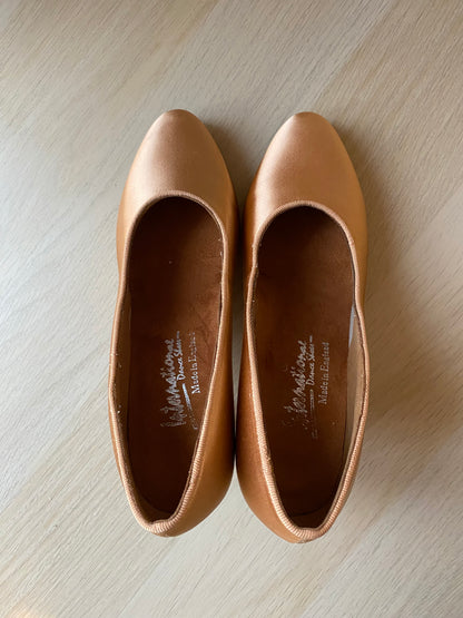 ICS RoundToe - Peach Satin - Size 4.5 - Regular