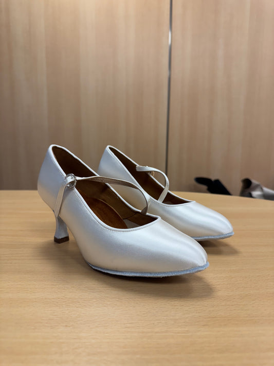 ICS RoundToe SingleStrap - White Satin - Size 6 - X Wide
