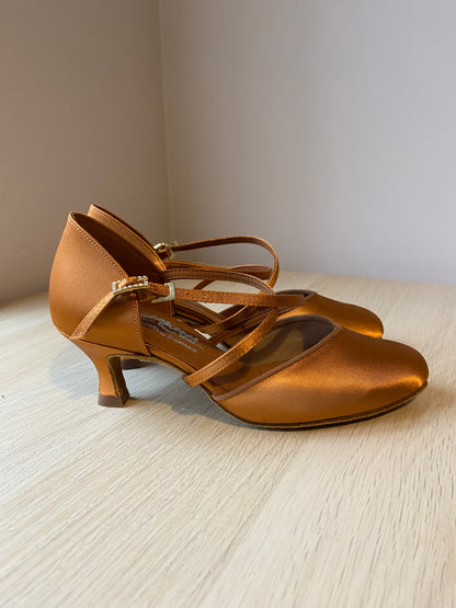 American Smooth - Tan Satin - Size 4 - Regular