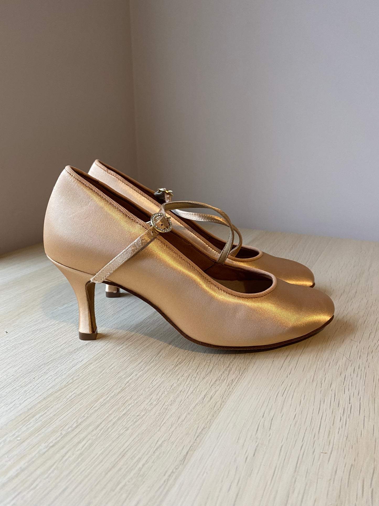 ICS RoundToe SingleStrap - Peach Satin - Size 5 - Regular (Vegan)