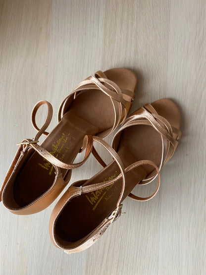 Mia - Peach Satin (Size 7N)