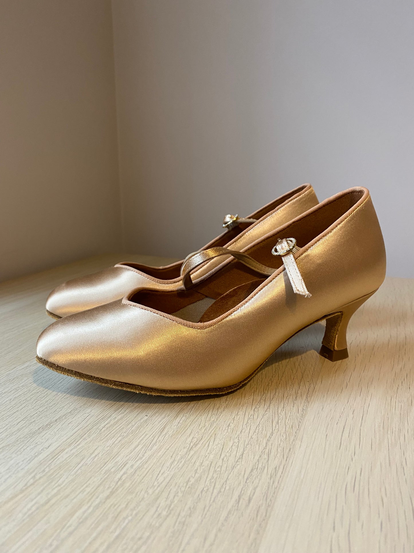ICS Vista SingleStrap - Peach Satin - Size 4.5 - X Wide