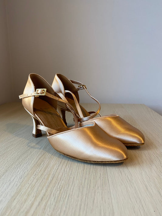 American Smooth - Peach Satin - Size 4