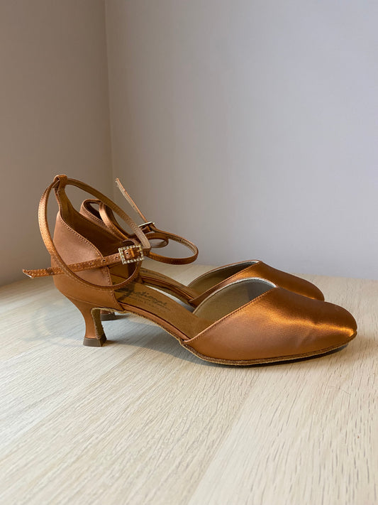 American Smooth - Tan Satin - Size 7 - Wide
