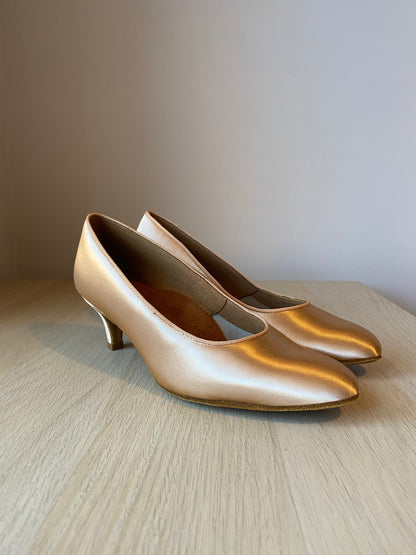 ICS RoundToe - Peach Satin (Size 6.5)