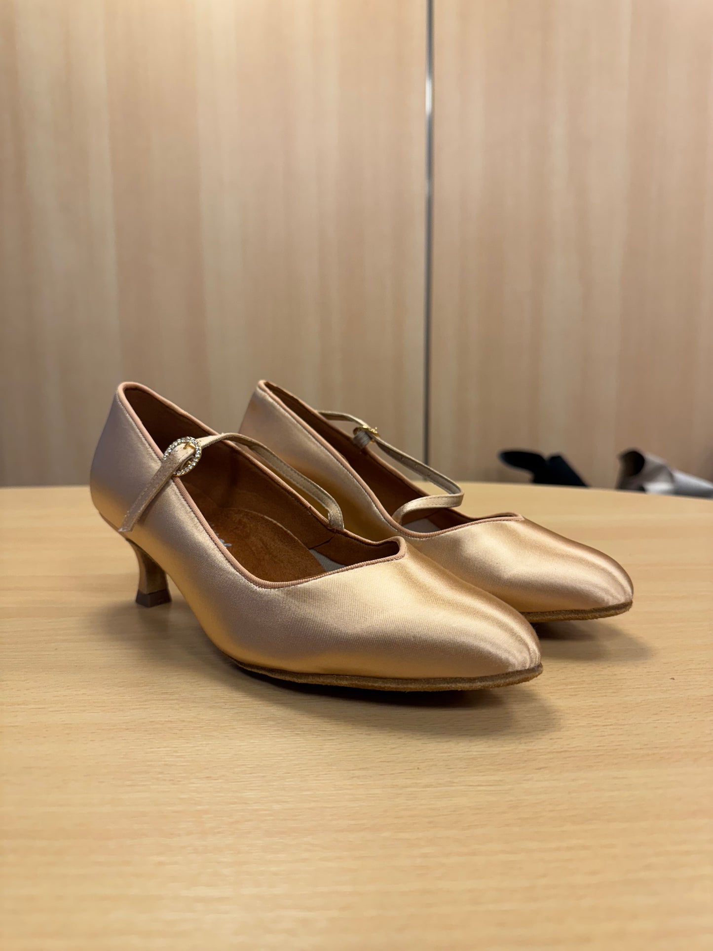 ICS Vista SingleStrap - Peach Satin - Size 6.5 - Regular