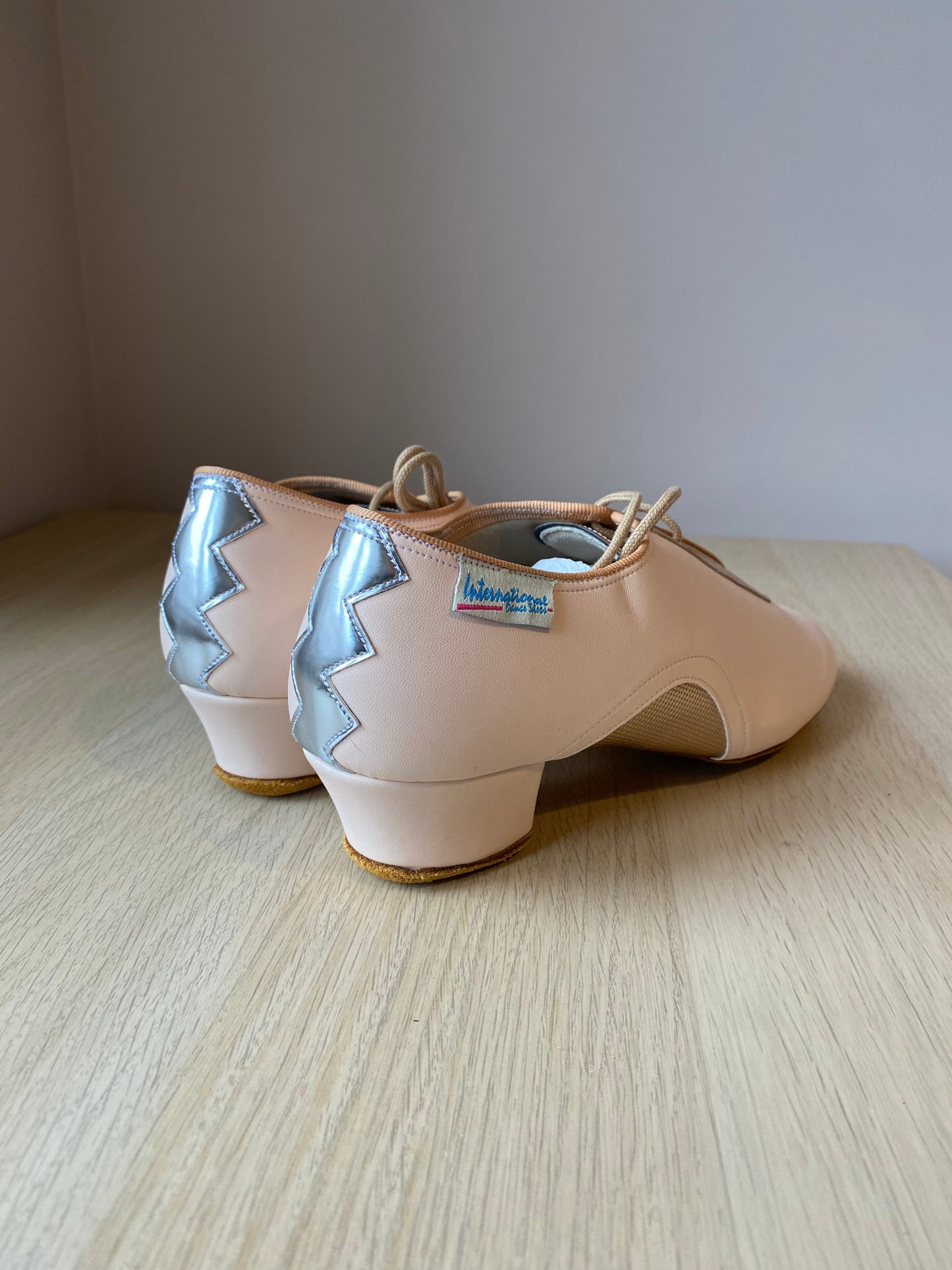 Artiste SS - Himalayan Rose (Size 5.5)