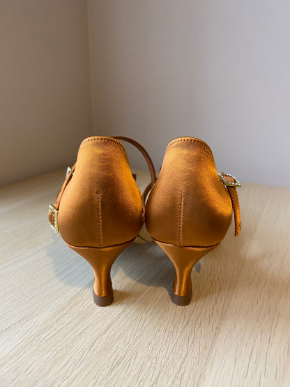 American Smooth - Tan Satin - Size 4 - Regular