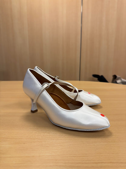ICS RoundToe SingleStrap - White Satin - Size 7 - Regular