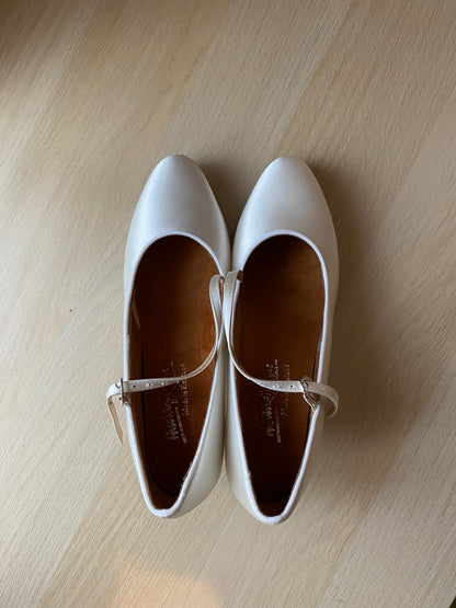 ICS RoundToe SingleStrap - White Satin - Size 7 - Regular