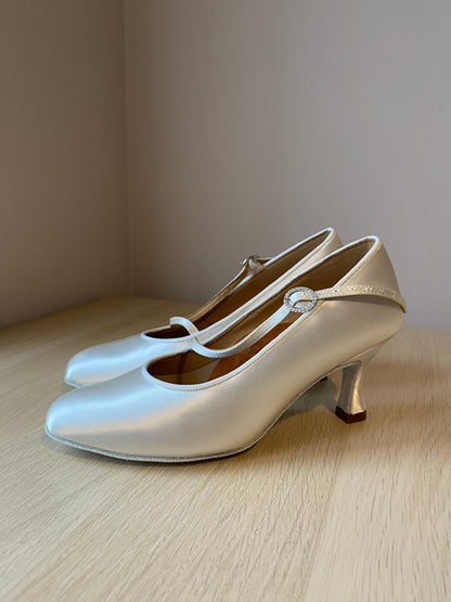 ICS RoundToe SingleStrap - White Satin - Size 5 - Regular